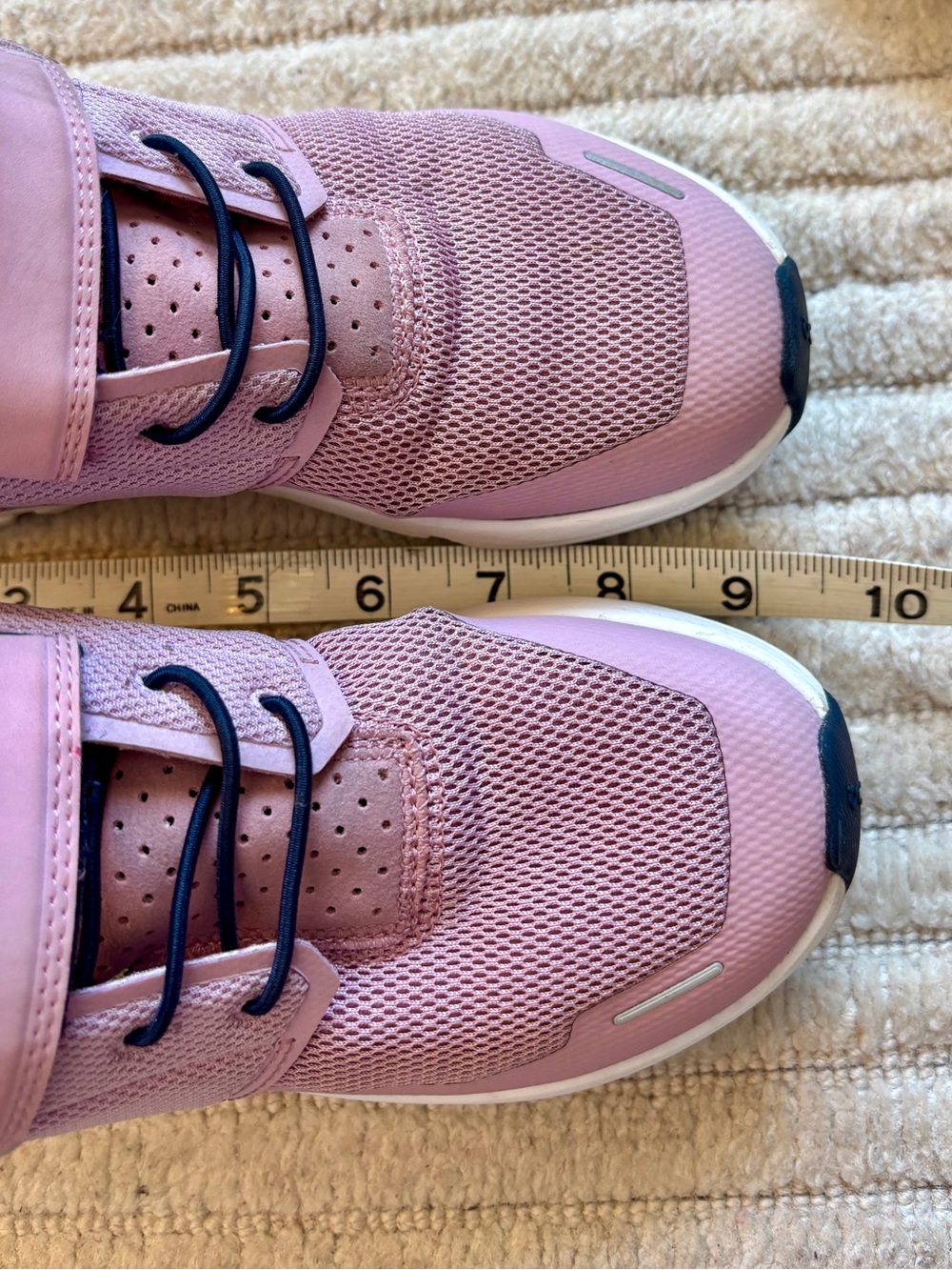On Running Cloud Play Kids Pink and Navy Lace-Up Velcro Sneakers great condition - Picture 4 of 11